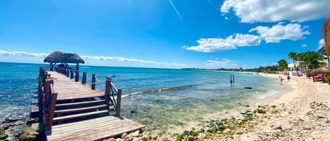 Una spiaggia nelle vicinanze