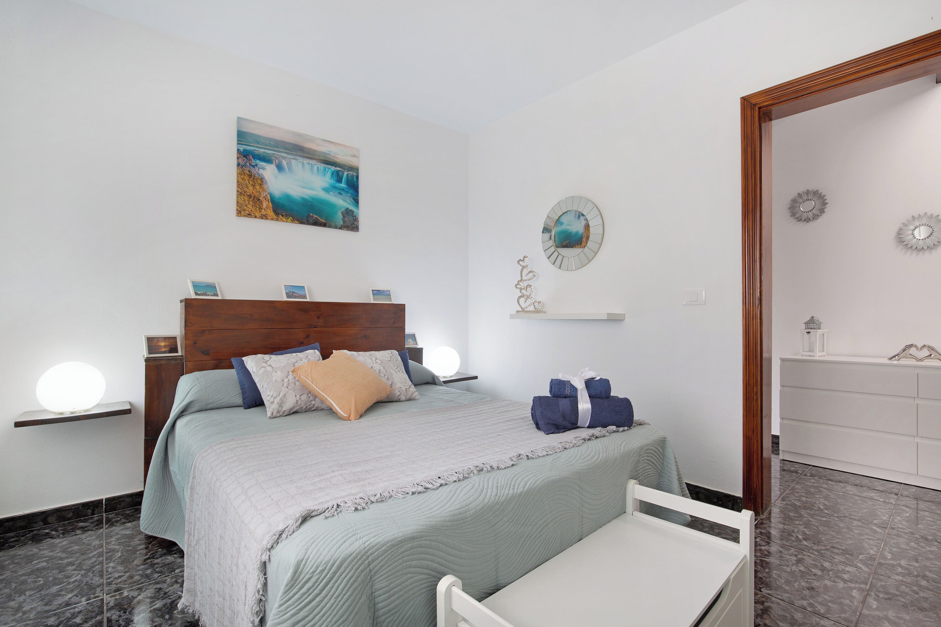 2 dormitorios, tabla de planchar con plancha, wifi gratis y ropa de cama