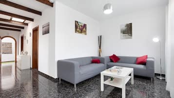 TV, tavolo da ping pong