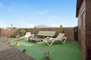 Terrace/patio - Vacation Home 'Casa Majos' with Mountain View, Private Terrace and Wi-Fi (Tesejerague)