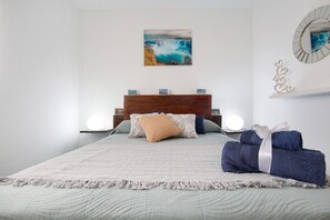 2 bedrooms, iron/ironing board, free WiFi, bed sheets - Holiday Home 'Casa Majos' with Mountain Views, Private Terrace and Wi-Fi (Tesejerague)
