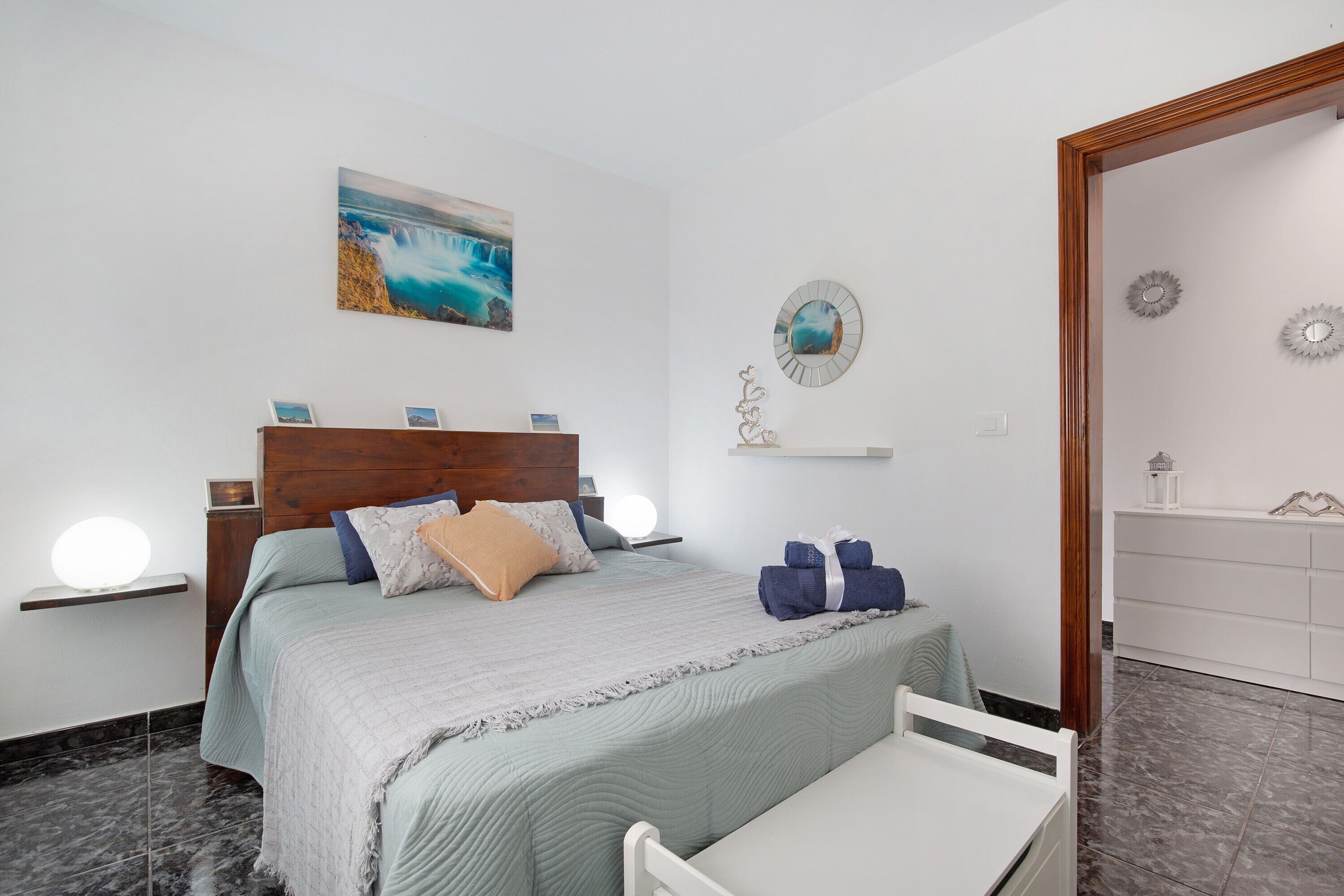 2 habitaciones, tabla de planchar con plancha y wifi gratis 