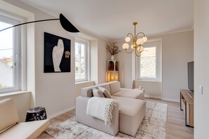 Smart TV, books - Luxury Estoril 3 bedroom Villa, 450m to the beach (Estoril)