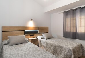 2 slaapkamers, een strijkplank/strijkijzer, gratis wifi, beddengoed
