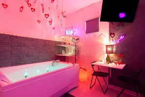 Kylpyamme, hiustenkuivaaja, pyyhkeet