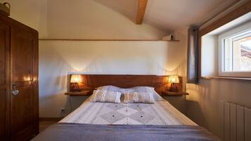 2 quartos, ferros/tábuas de passar roupa, Wi-Fi de cortesia