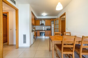 Dining - Holiday Apartment "Torredembarra" near Beach with Shared Pool & Wi-Fi (Torredembarra)