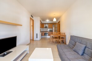 TV - Holiday Apartment "Torredembarra" near Beach with Shared Pool & Wi-Fi (Torredembarra)