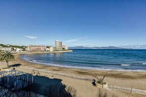 Beach nearby - Apartment 'Platja Mar 3º' with Sea View and Balcony (L'Escala)