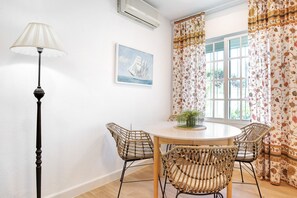 Dining - Villa "Percebes" with Private Pool, Private Terrace & Wi-Fi (Chiclana de la Frontera)