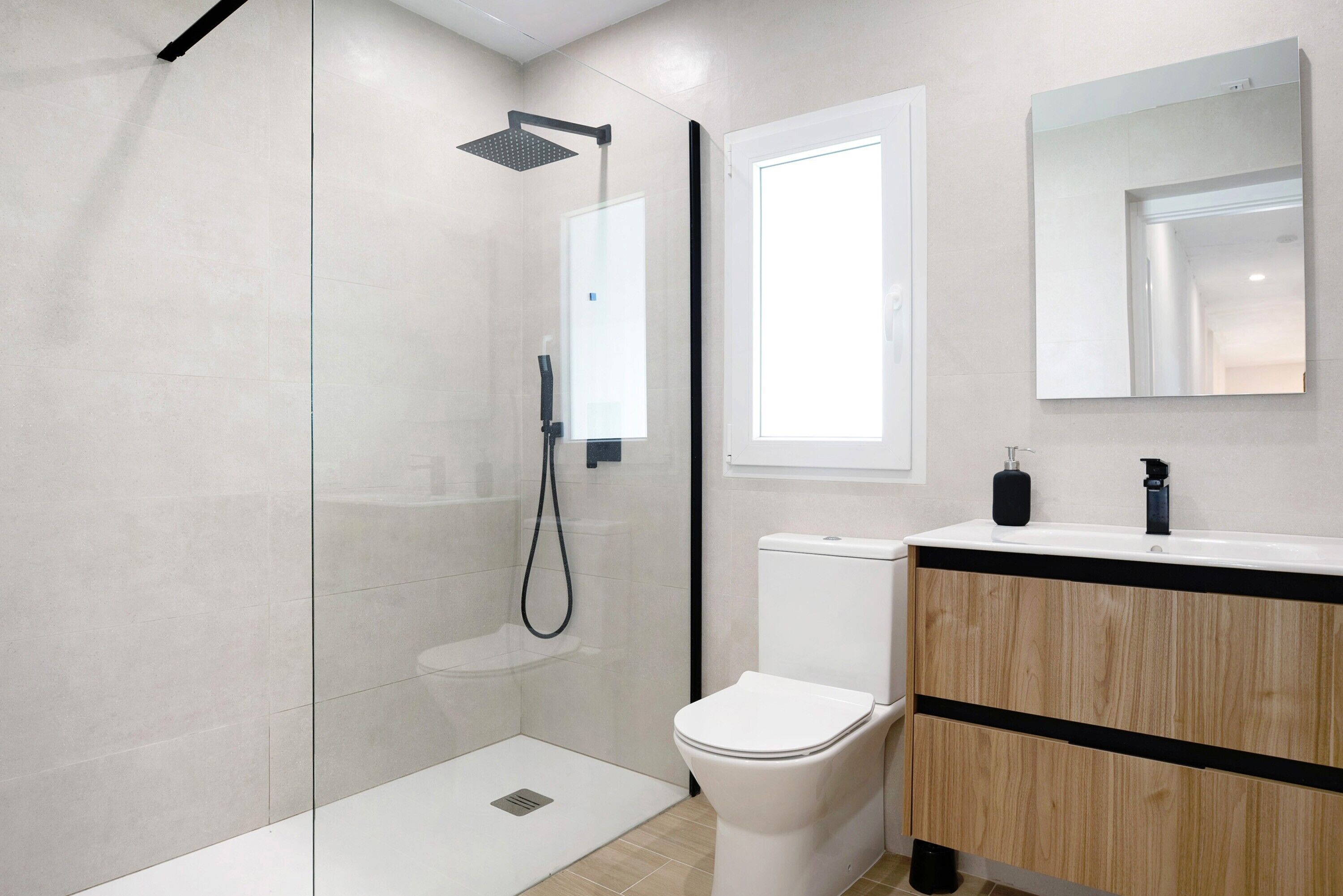 Een douche, handdoeken