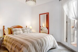 2 室のベッドルーム、WiFi (無料)、ベッドシーツ