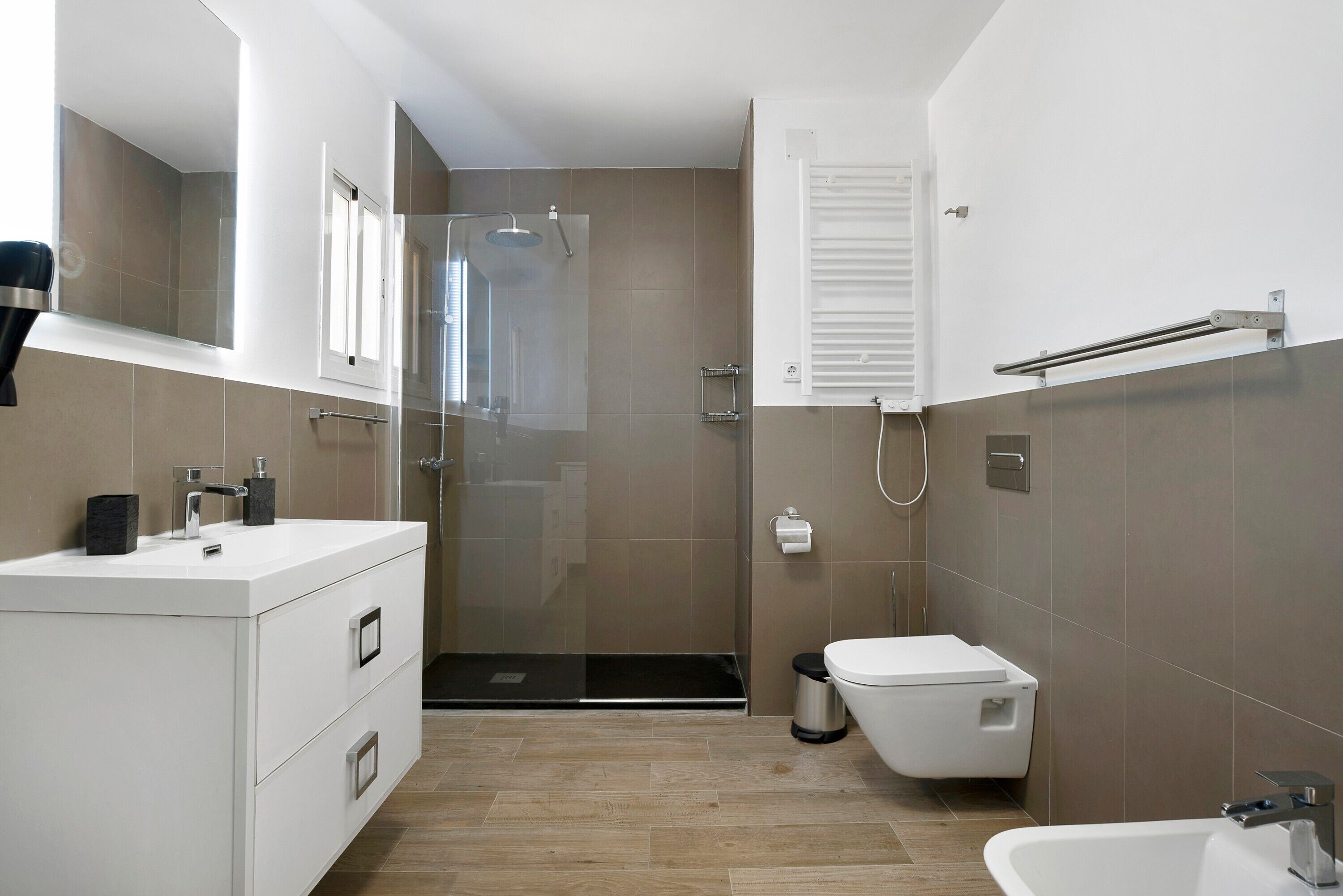 Shower, towels