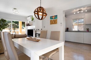 Dining - Villa "Germany" with Private Pool, Terrace & Wi-Fi (Chiclana de la Frontera)
