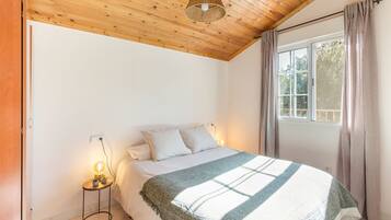 5 slaapkamers, een strijkplank/strijkijzer, gratis wifi, beddengoed