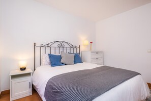 3 bedrooms, iron/ironing board, free WiFi, bed sheets - Holiday Apartment 'Es Port' close to the Beach with Sea View, Terrace & Wi-Fi (Cala Rajada)