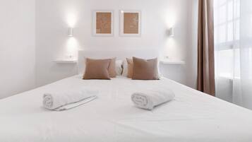 1 habitación, tabla de planchar con plancha, wifi gratis y ropa de cama