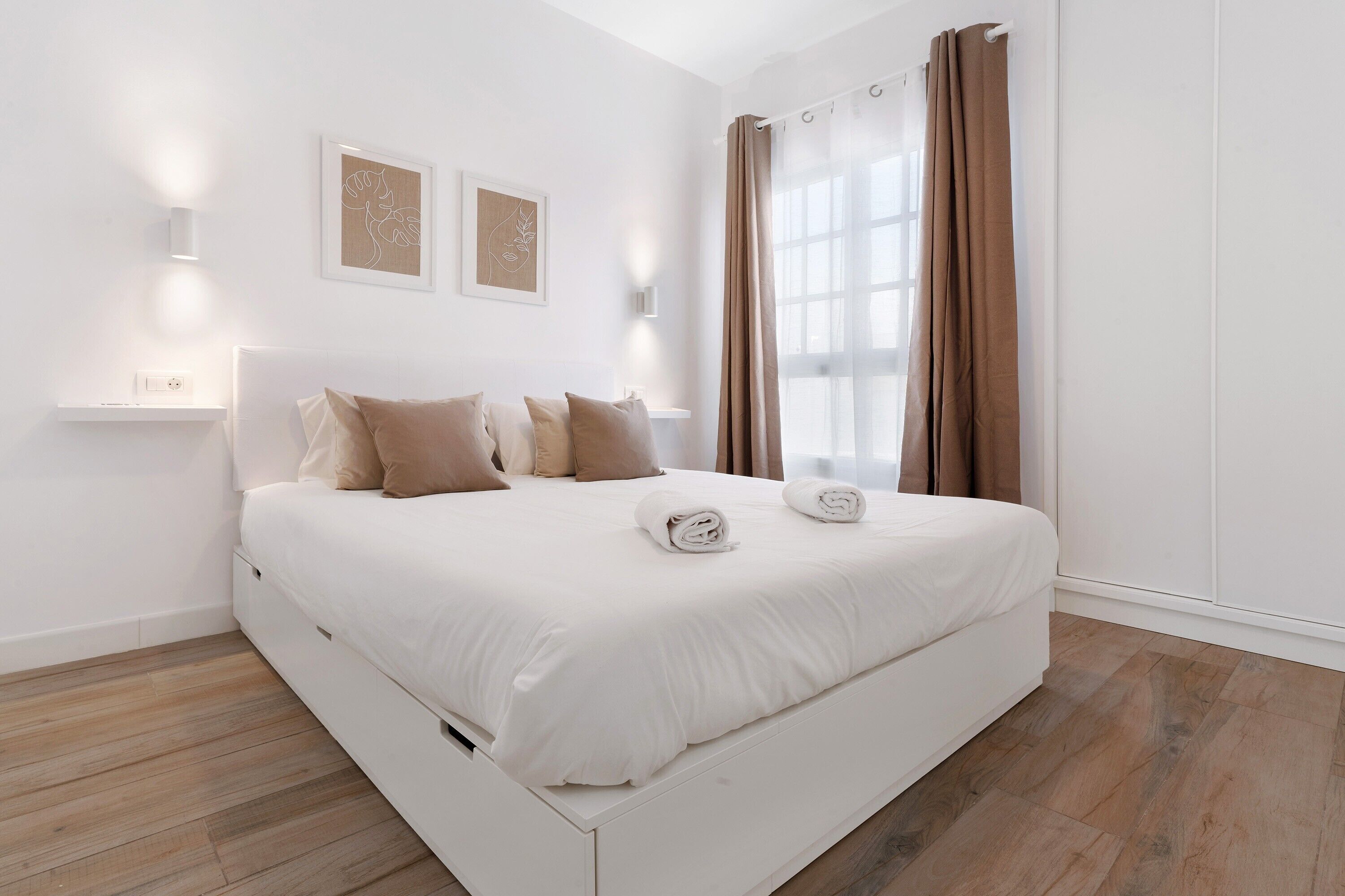 1 habitación, tabla de planchar con plancha, wifi gratis y ropa de cama 