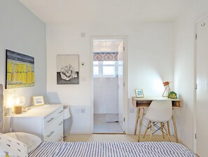 3 bedrooms, free WiFi, bed sheets