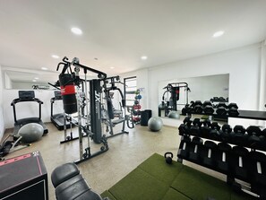 Fitness facility - Cozy 2 bedroom apartment in Labone (Accra)