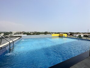 Pool - Cozy 2 bedroom apartment in Labone (Accra)