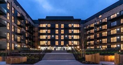 Modern 2-Bed, 2-Bath Apartment in Central Ashford