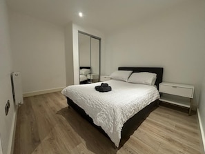 Iron/ironing board, WiFi, bed sheets, wheelchair access