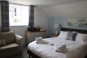Deluxe Suite, Ensuite | Egyptian cotton sheets, premium bedding, soundproofing - The White Lion (Ventnor)