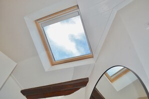 Interior - Romantic home, from the skylights, you can contemplate the sky and the stars. (Lucca)