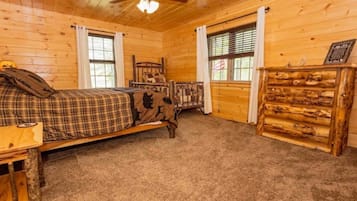 5 bedrooms, desk, travel crib, free WiFi
