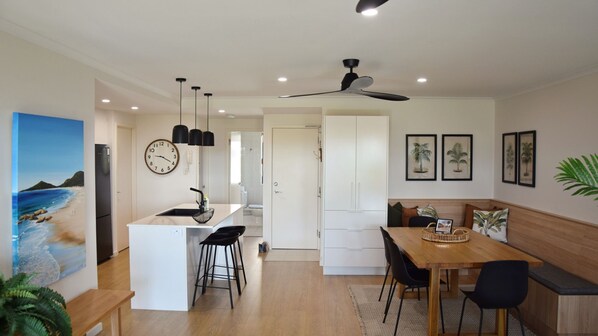 Dining - Jubilee Apartment 05 - Bring your own linen (South West Rocks)