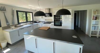 Elegant villa with private pool, unobstructed view, 20 min. walk to the sea.