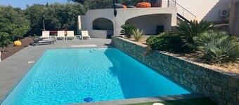 Elegant villa with private pool, unobstructed view, 20 min. walk to the sea.