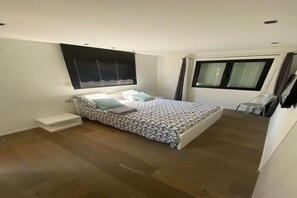 4 bedrooms, iron/ironing board, WiFi