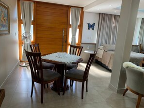 허니문 아파트 | 다이닝룸