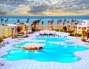 4 piscines extérieures