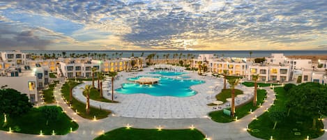 4 piscinas al aire libre