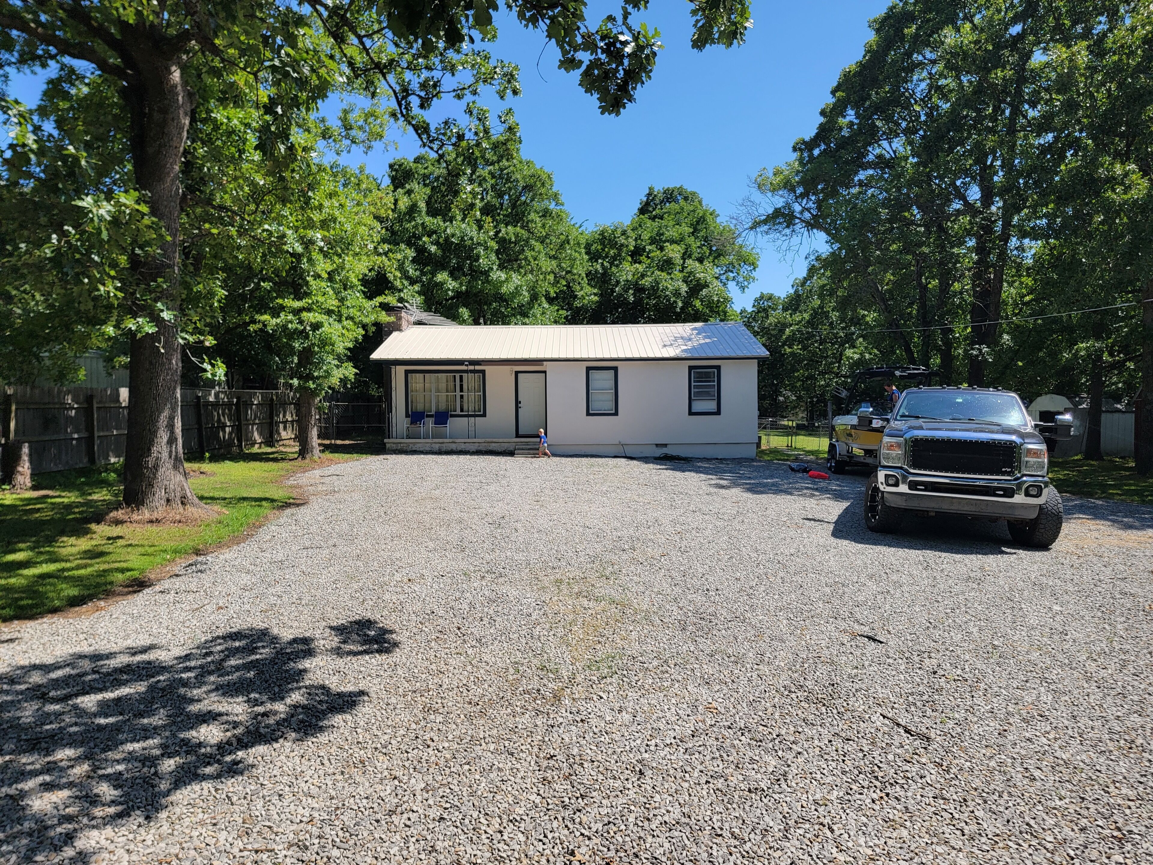 Sportsman’s retreat is a beautiful home, close to 9 marina, with a large parking