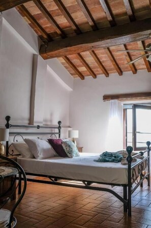 Individually decorated, individually furnished, iron/ironing board - Lemon Tree Boutique Guesthouse (Todi)