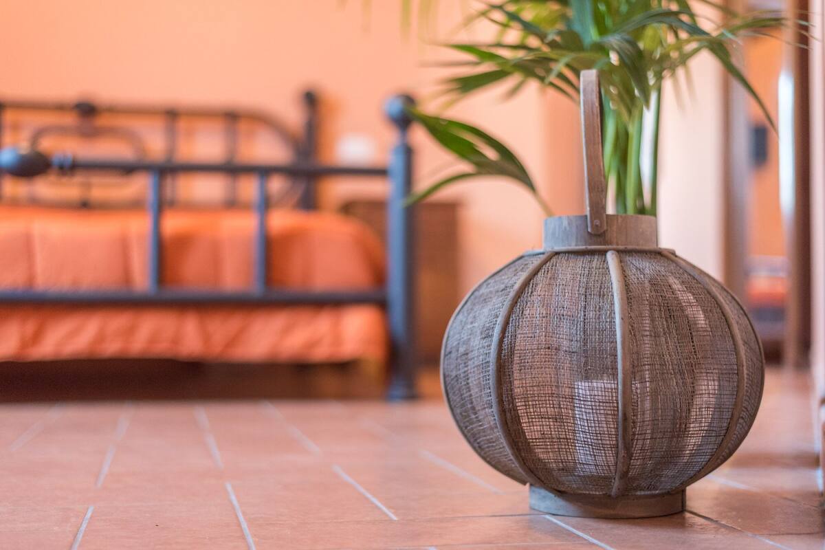 Double Room | Iron/ironing board, travel crib, WiFi (free), individually decorated