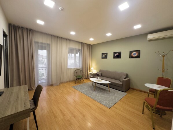 Down duvets, pillow-top beds, in-room safe, desk - NAVA Hotel Yerevan (Yerevan)
