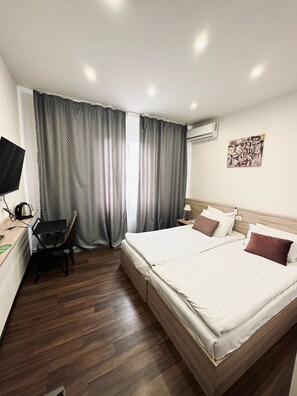 Down duvets, pillow-top beds, in-room safe, desk - NAVA Hotel Yerevan (Yerevan)