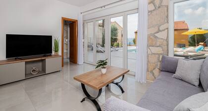 House Quadro up to 5 People with big private Pool in Rabac by 22Estates