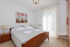 1 bedroom, free WiFi, bed sheets
