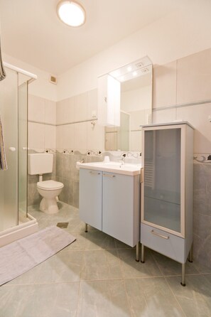 Shower, towels