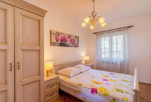 1 bedroom, free WiFi, bed sheets