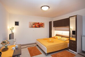 1 bedroom, free WiFi, bed sheets