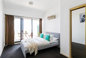 2 chambres, fer et planche à repasser, Wi-Fi, draps fournis