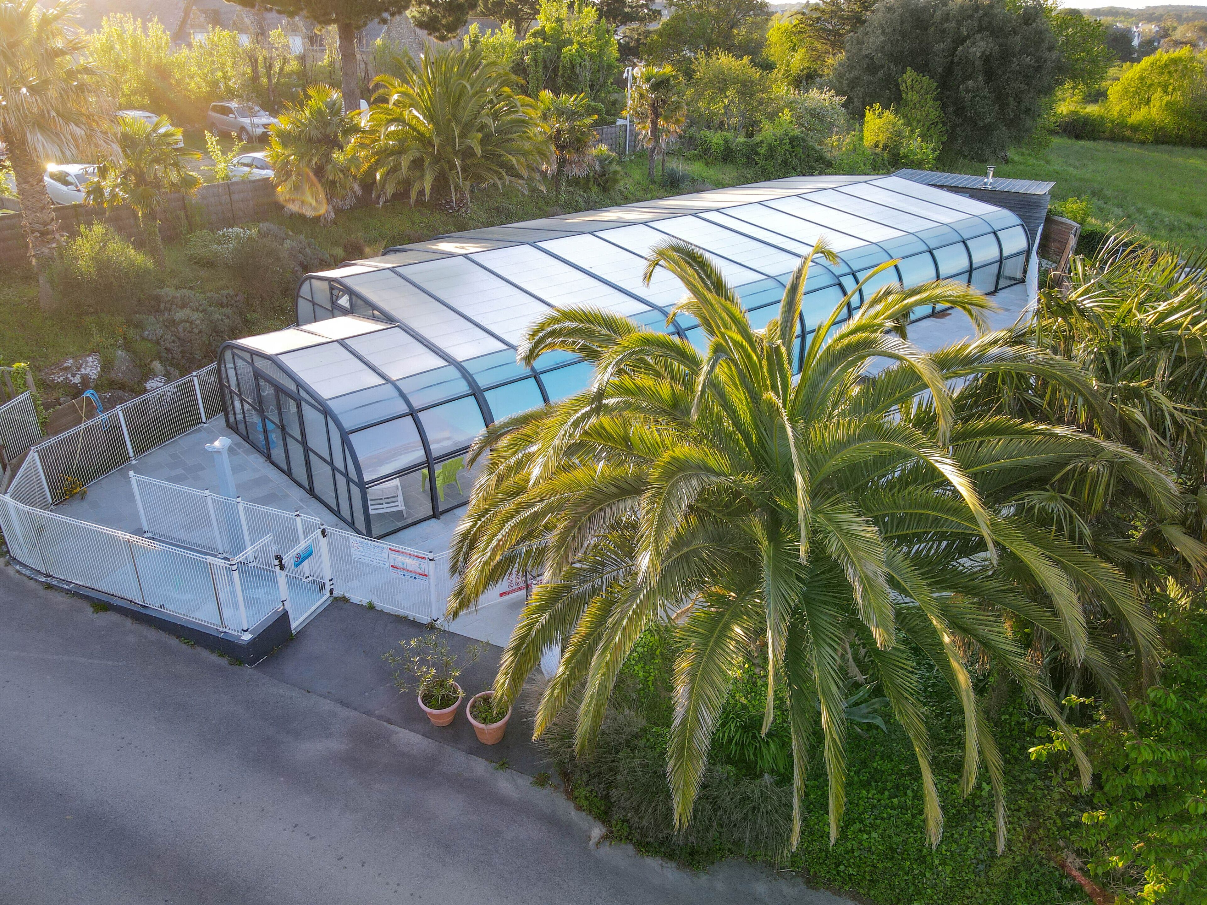 Indoor pool, seasonal outdoor pool, sun loungers