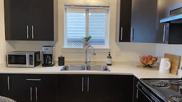 KylskÄp, mikrovÄgsugn, ugn och spishÀll